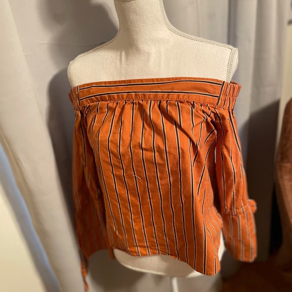 Off the shoulders top - Picture 1 of 1